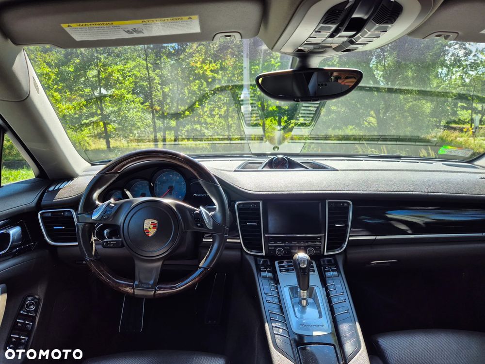 Porsche Panamera 4 Platinum Edition - 11