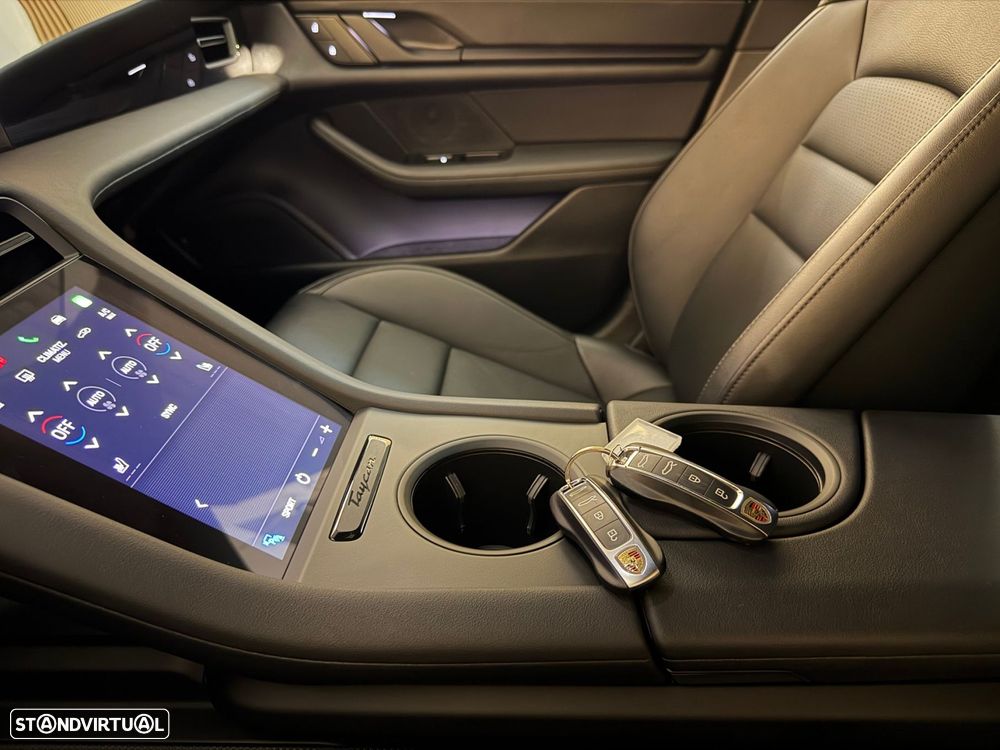 Porsche Taycan Cross Turismo 4 - 19