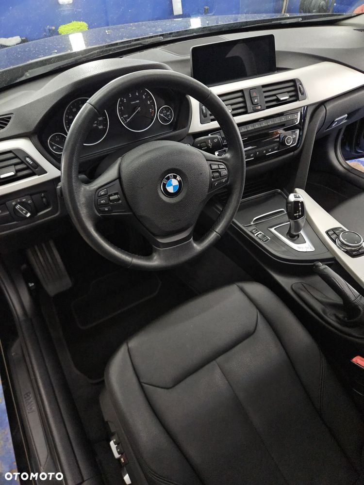 BMW Seria 3 320i GPF xDrive - 16