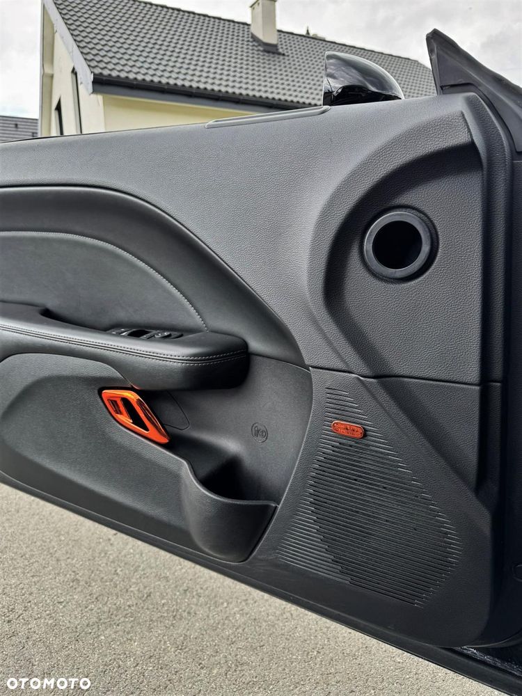 Dodge Challenger - 32