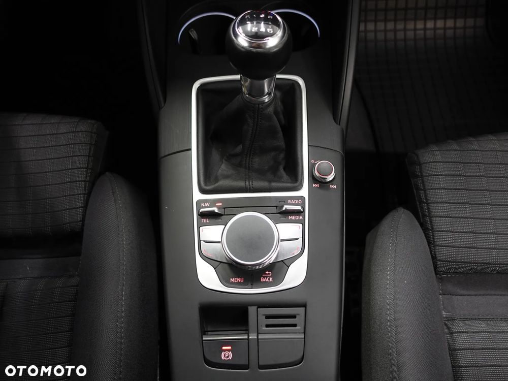 Audi A3 Sportback 2.0 TDI Ambiente - 35