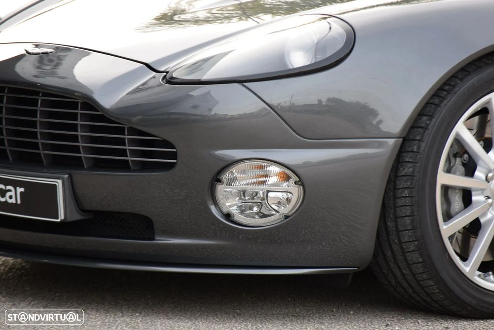 Aston Martin Vanquish - 5