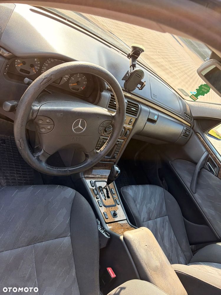 Mercedes-Benz Klasa E - 11