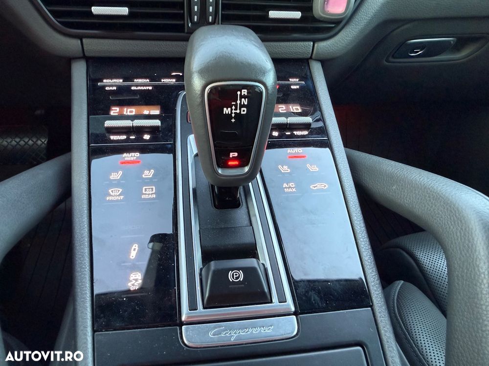 Porsche Cayenne - 22