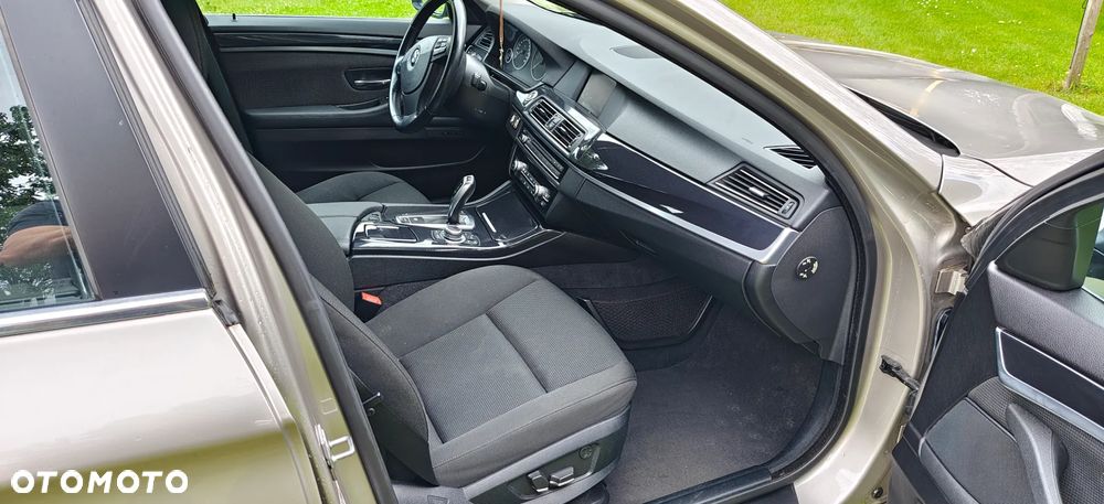 BMW Seria 5 525d - 5