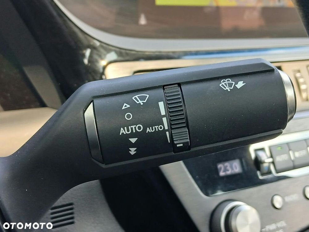 Lexus ES 300h F Sport Edition - 34