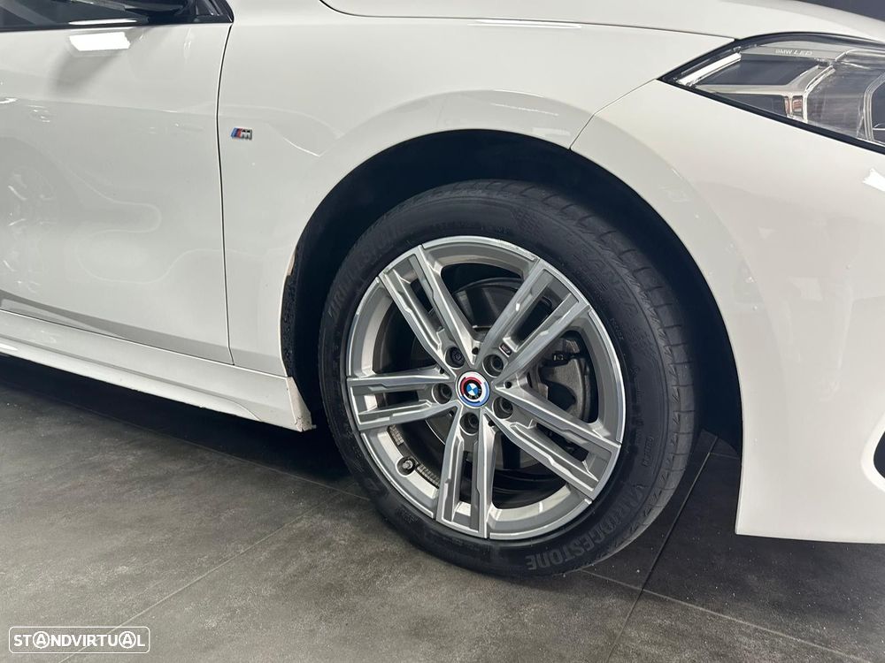 BMW 116 d Pack 50 anos M Auto - 12