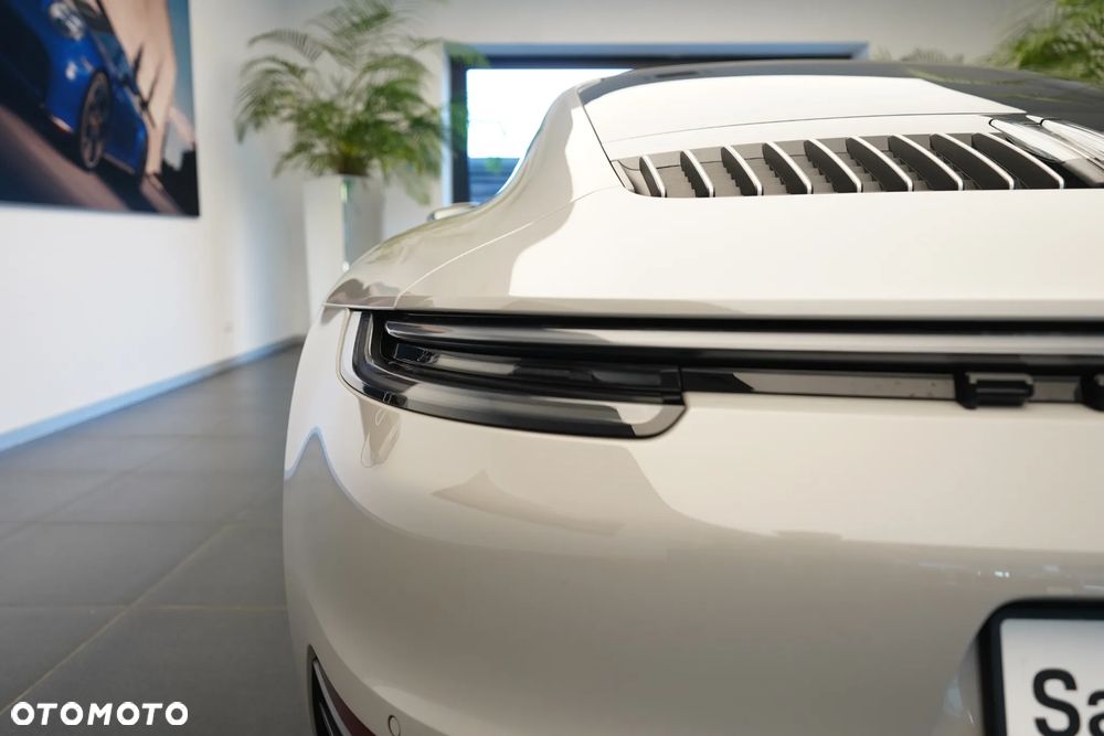 Porsche 911 Carrera 4S - 15