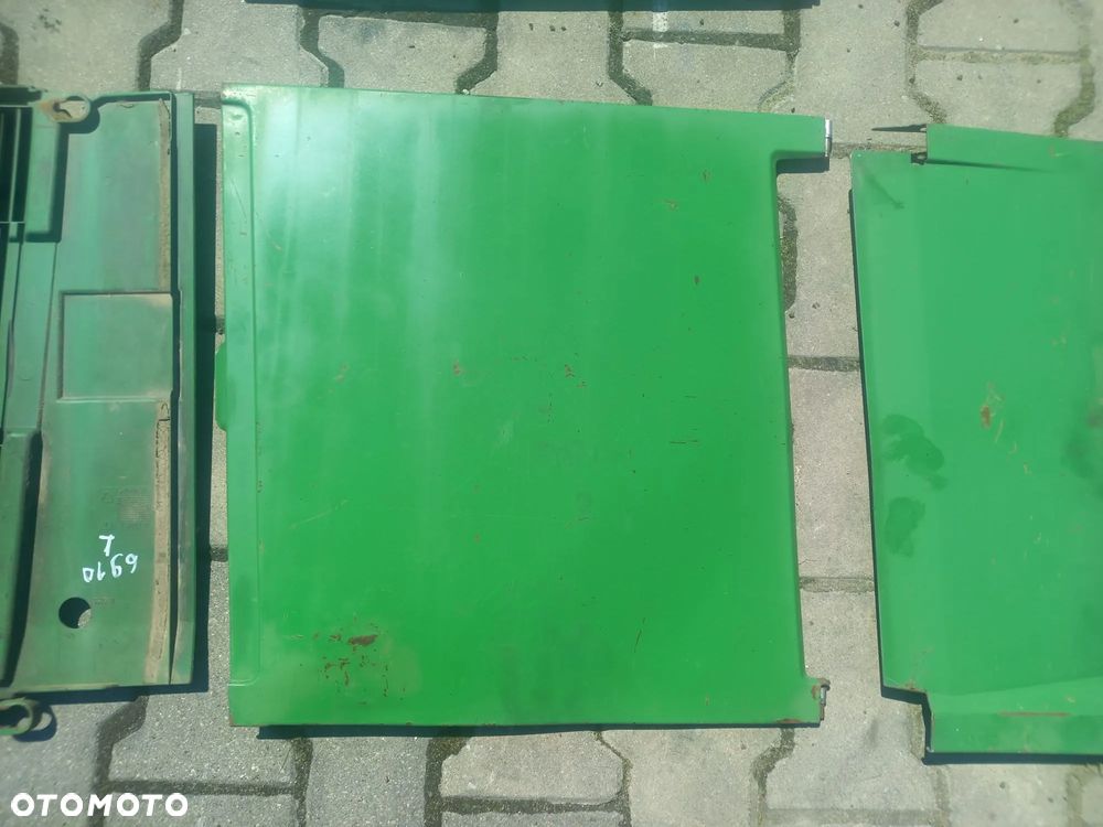 Panel boczny maski lewy AL79775 John Deere 6910 - 1
