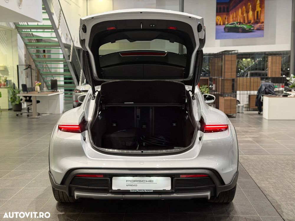 Porsche Taycan 4 - 9