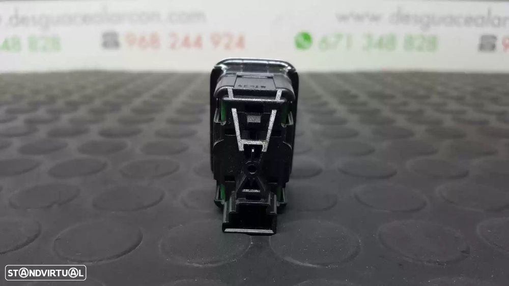 COMANDO ELEVADOR DE VIDRO TRASEIRO DIREITO MERCEDES-BENZ CLASSE GLK 2014 -A20490... - 2