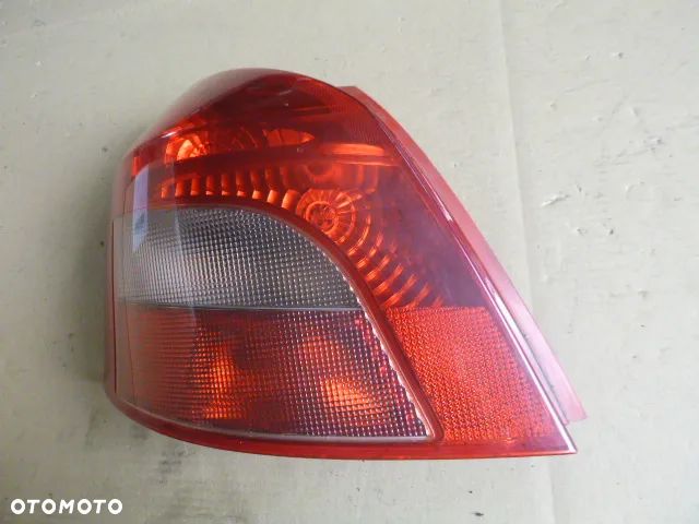 LAMPA LEWY TYŁ LEWA TYLNA TOYOTA YARIS II 5D 05-09 - 2