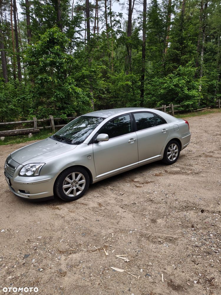 Toyota Avensis 2.0 D-4D Sol - 2