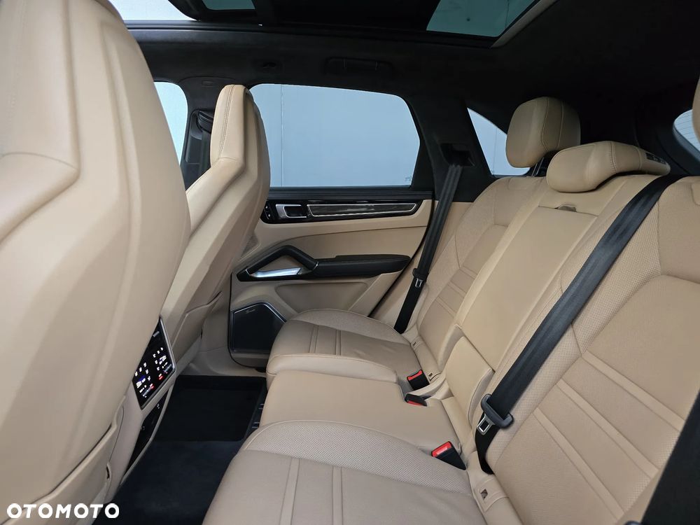 Porsche Cayenne Turbo Tiptronic S - 17