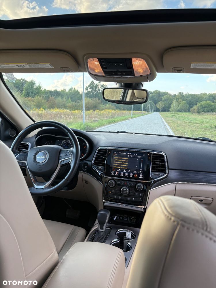 Jeep Grand Cherokee - 21