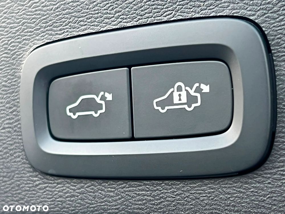 Volvo XC 40 B4 AWD Plus Dark - 32
