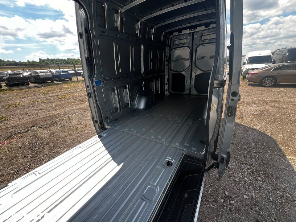 Mercedes-Benz Sprinter - 5