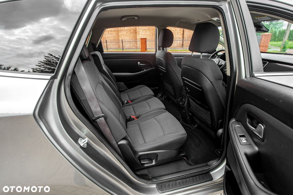 Kia Carens 1.6 GDI ISG Spirit - 36