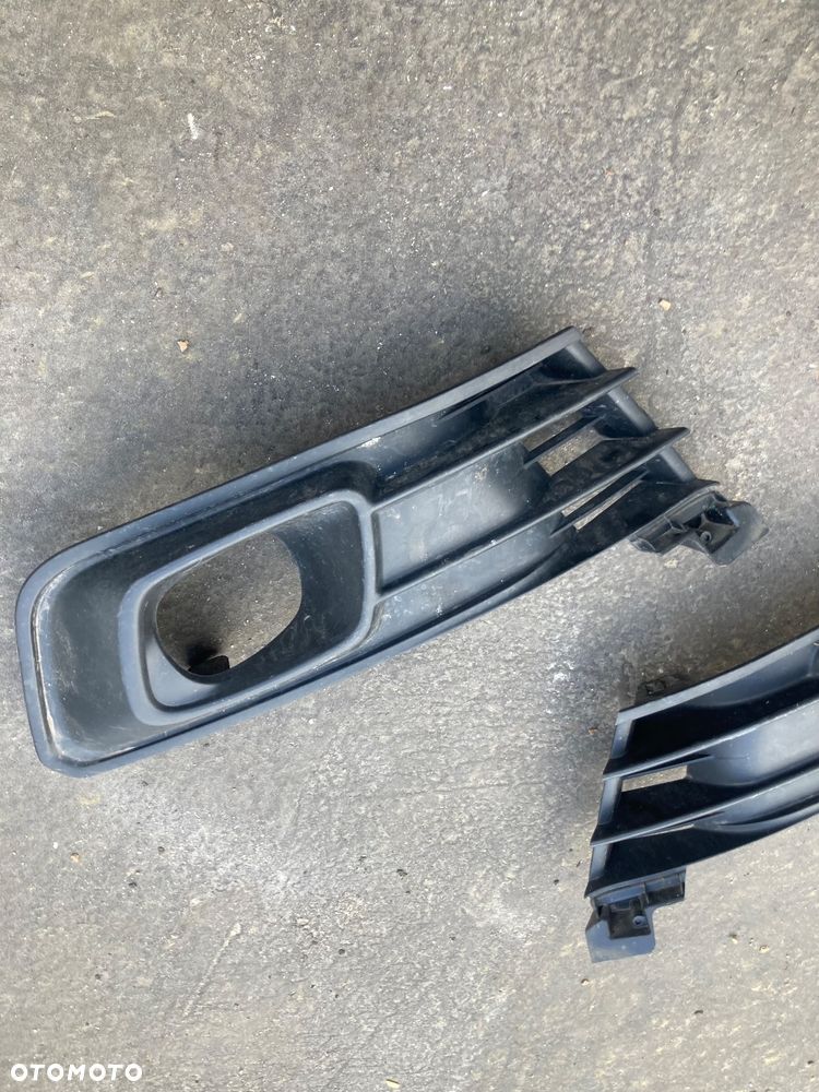 RENAULT Captur 1 I lift prawa KRATKA ZDERZAKA przedniego KRATKA W ZDERZAK  przedni ZAŚLEPKA halogenu na halogen ramka osłona - 4