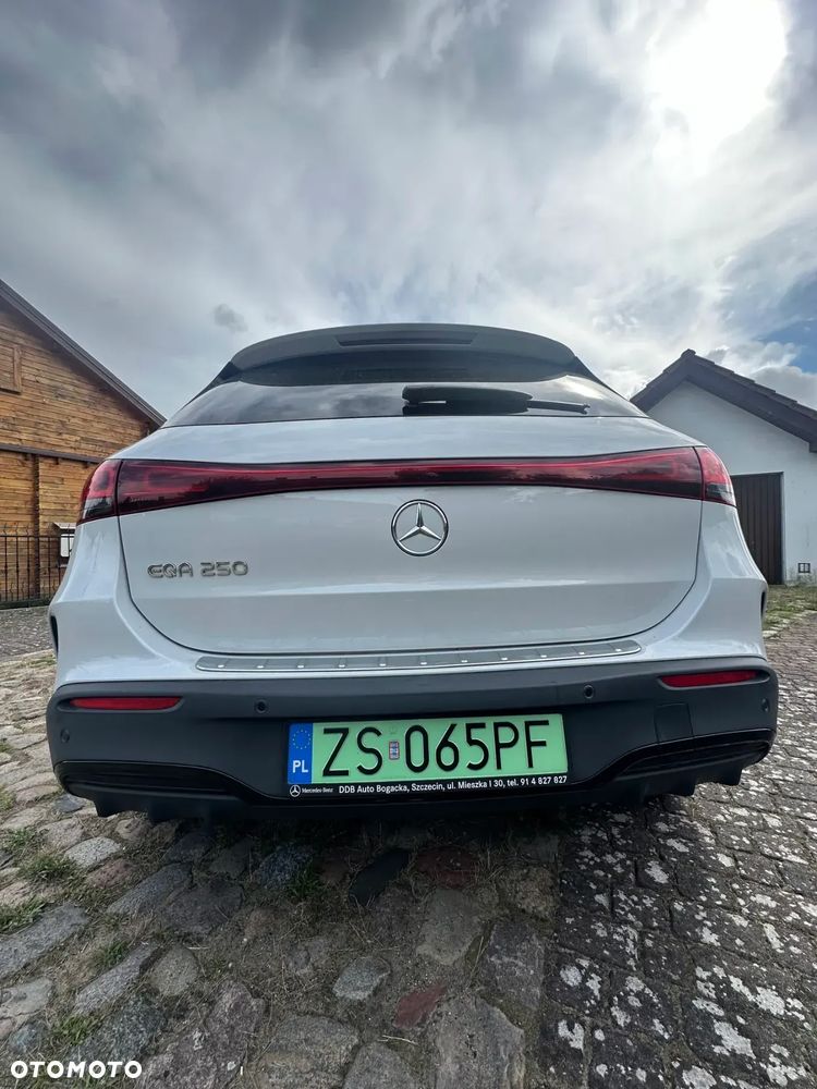 Mercedes-Benz EQA - 5
