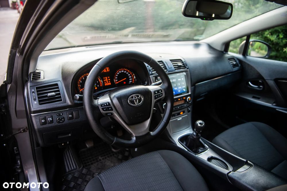 Toyota Avensis Touring Sports 1.8 Comfort - 19