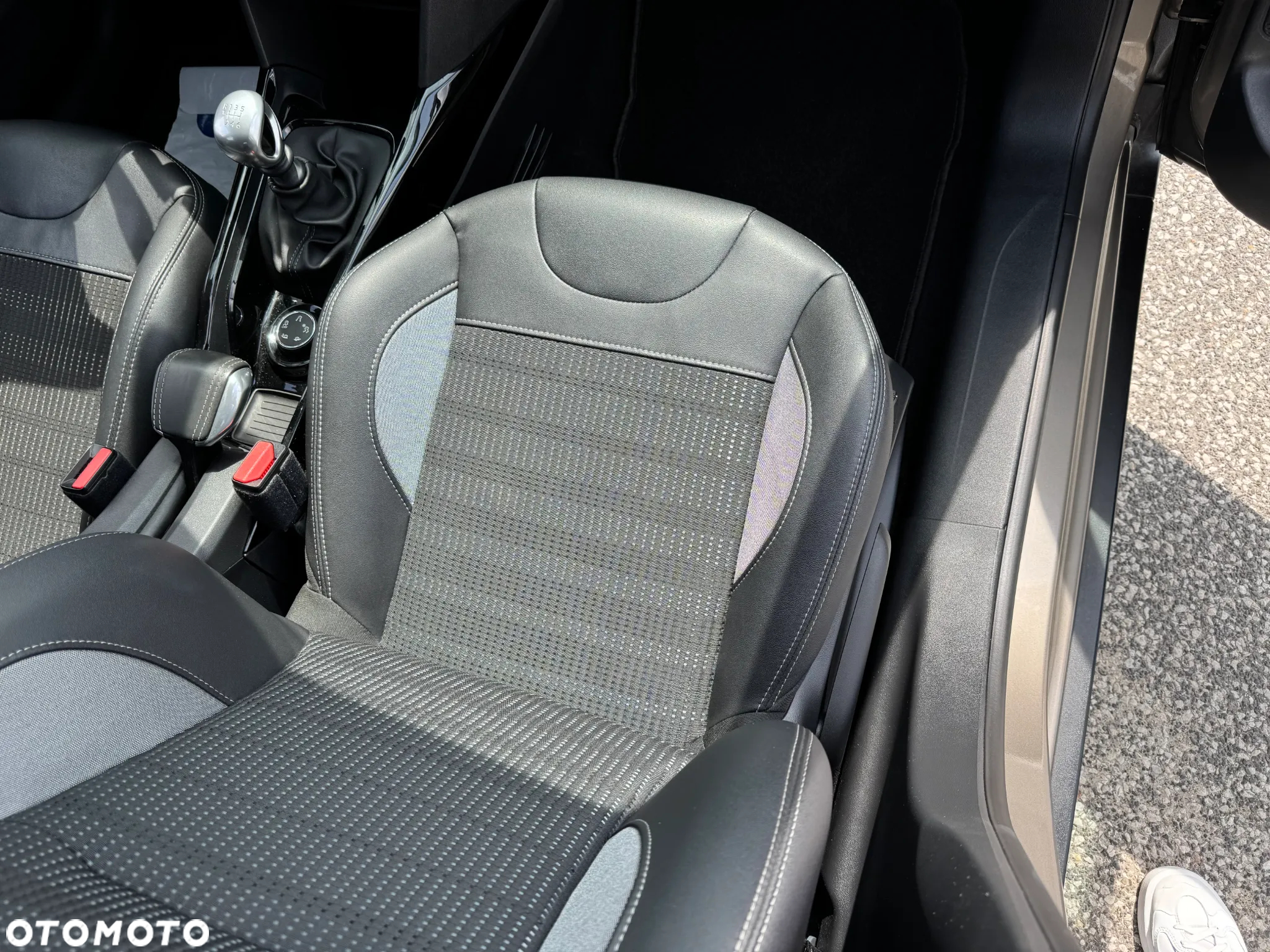 Peugeot 2008 1.2 PureTech Allure Pack S&S - 31