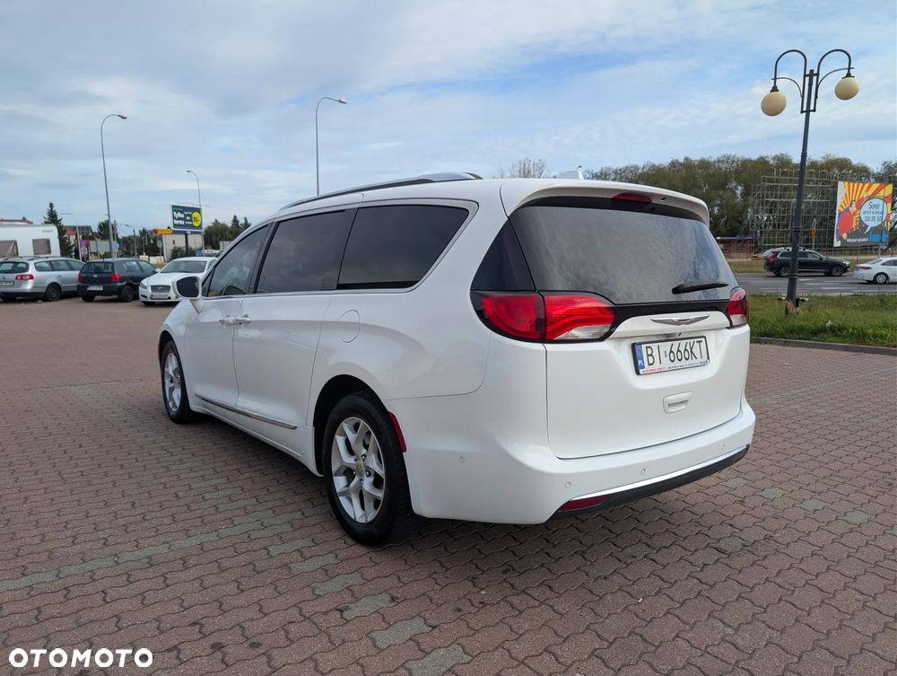 Chrysler Pacifica 2017 photo 5