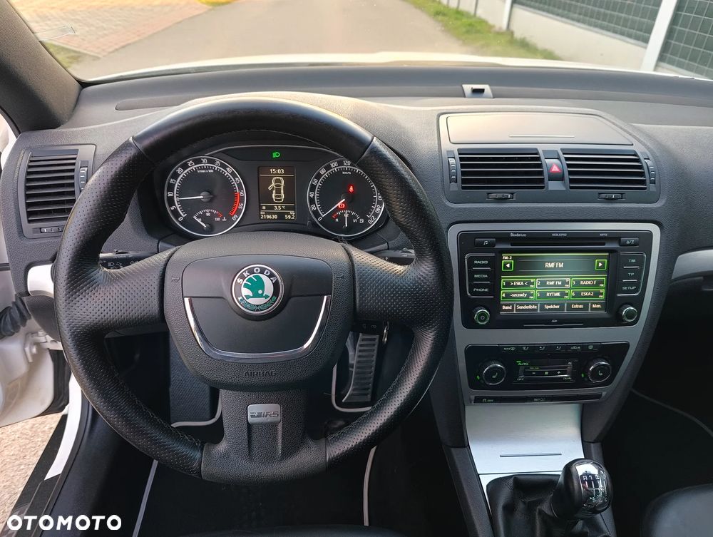 Skoda Octavia 2.0 TDI CR DPF RS - 23