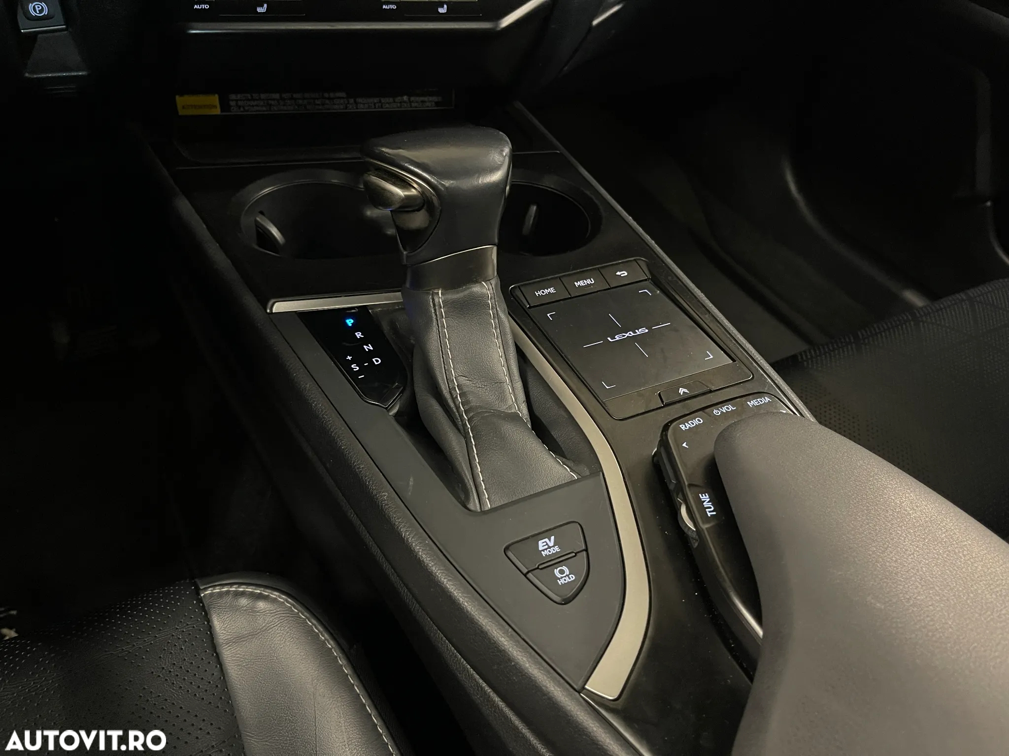 Lexus UX 250h 2.0L HEV 20H- (178 HP) 4X4 CVT Luxury - 23
