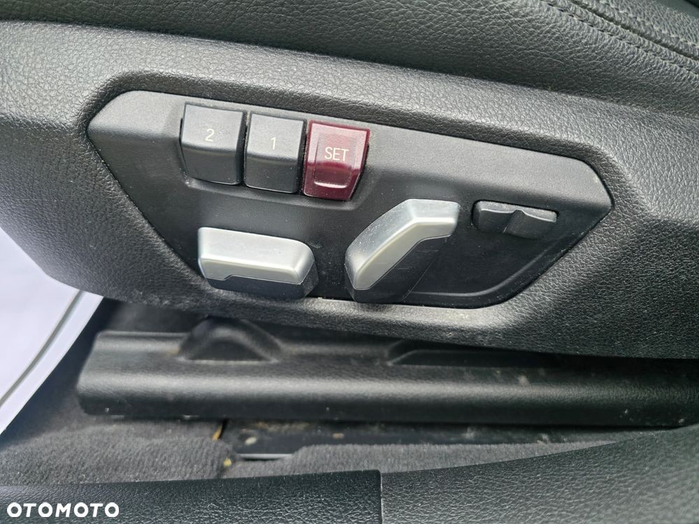 BMW Seria 3 330i Edition M Sport Shadow - 35