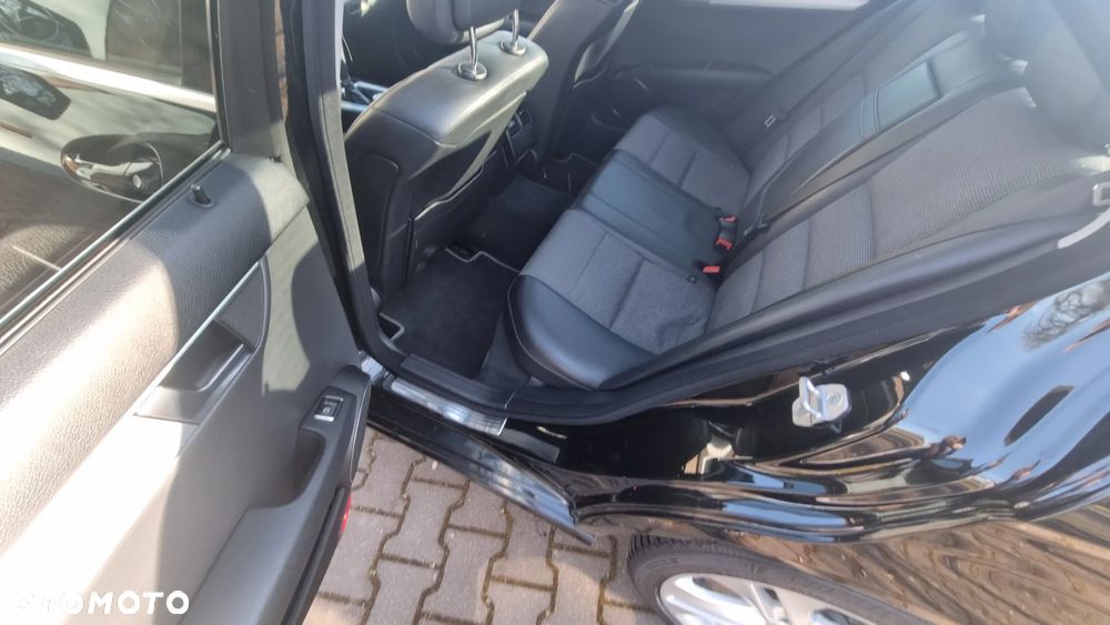 Mercedes-Benz Klasa C 180 CGI BlueEff Avantgarde - 11