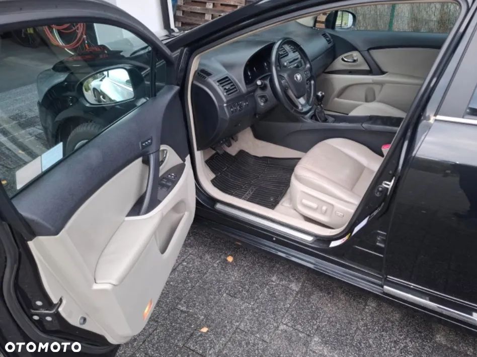 Toyota Avensis 2.0 Prestige - 11