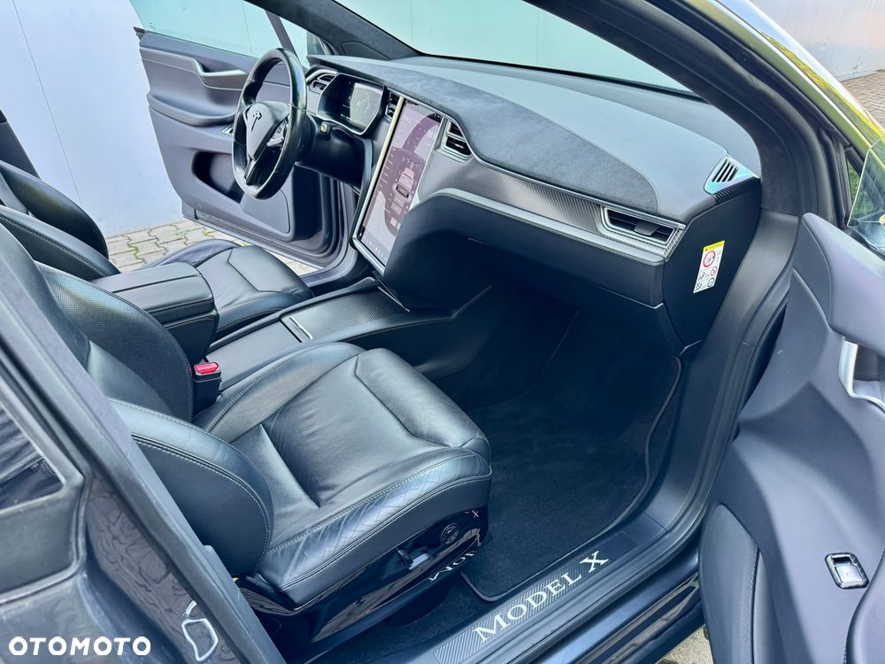 Tesla Model X - 19