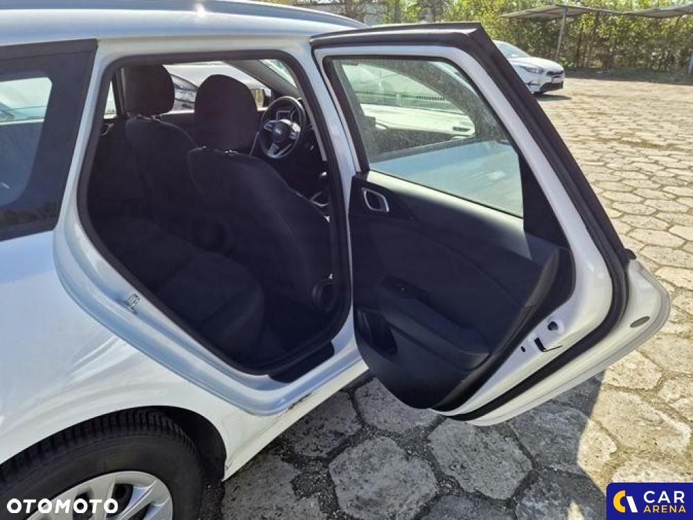 Kia Ceed - 31