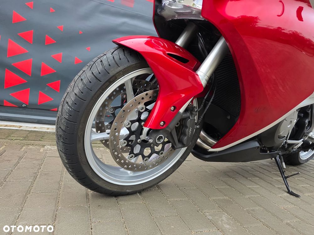 Honda VFR - 14