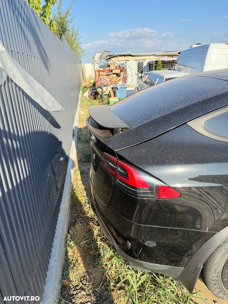 Tesla Model X - 18