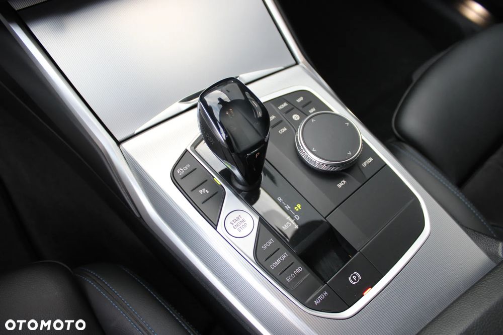 BMW Seria 3 320d xDrive M Sport Shadow - 16