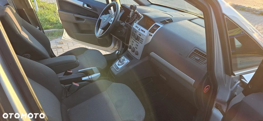 Opel Zafira - 15