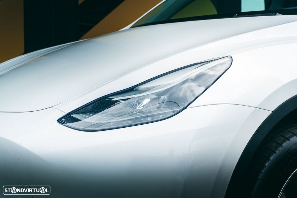 Tesla Model Y - 5