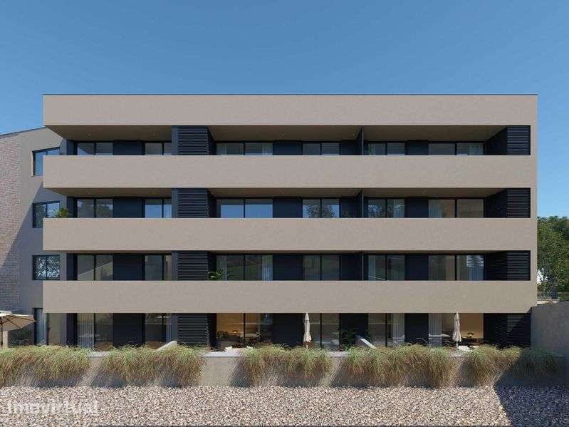 Apartamento T2 com Piscina, Varanda e Lugar de Garagem - Valadares - Grande imagem: 4/11