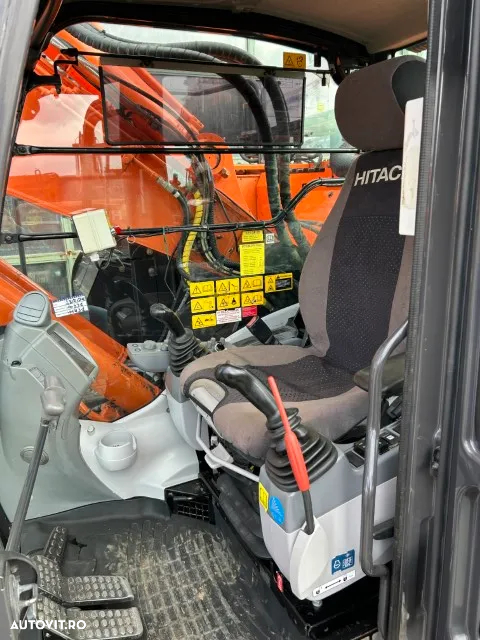 Hitachi ZX 225USLC-5B - 9