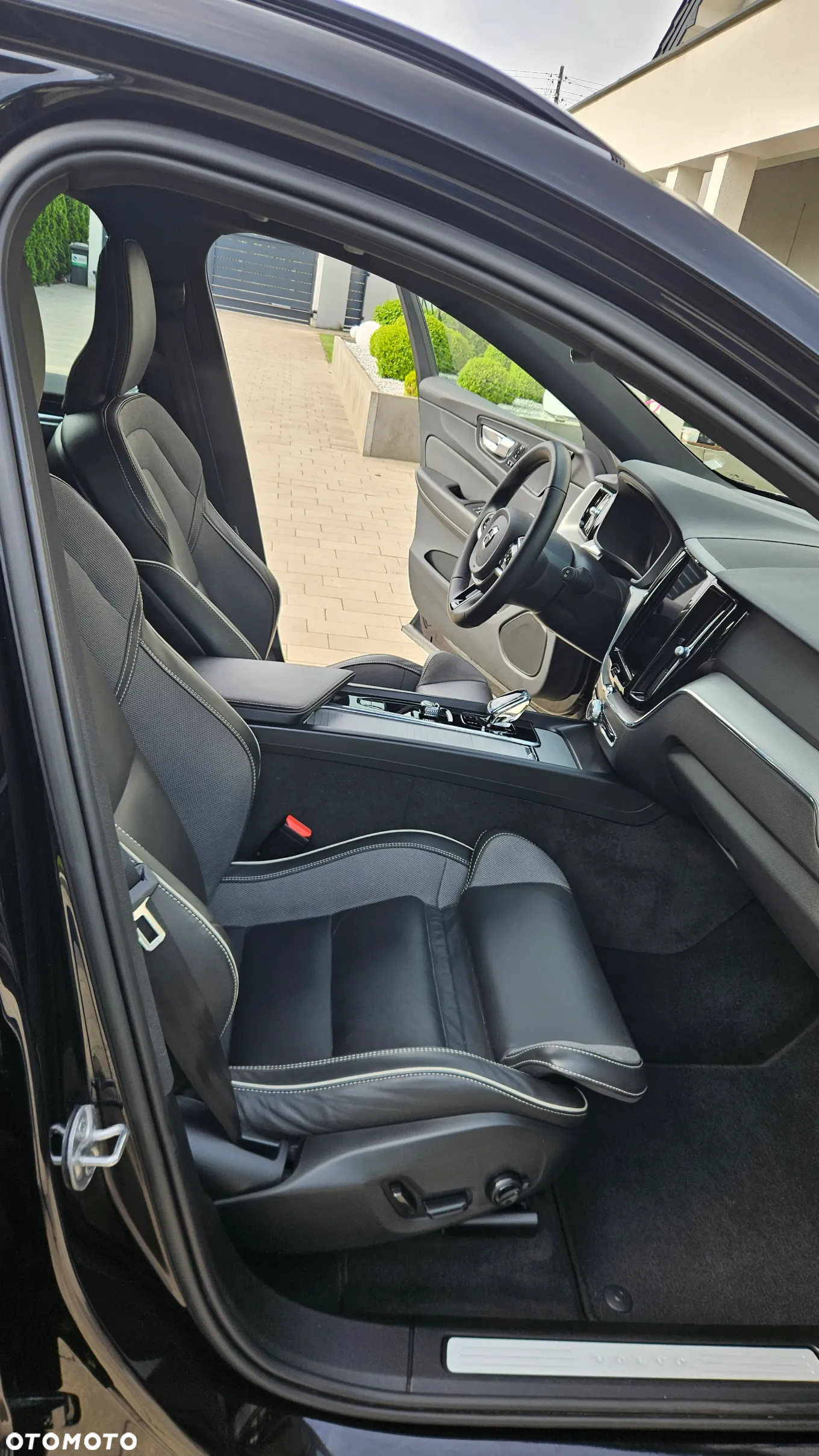 Volvo XC 60 B4 D AWD R-Design - 11
