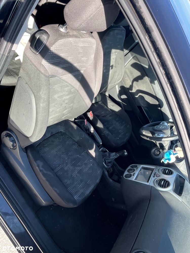 Opel Corsa 1.2 16V Color Edition - 4