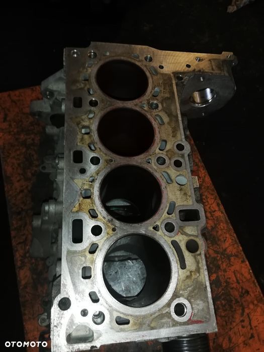 Blok silnika bmw mini Toyota 1.6 d N47C16A - 4