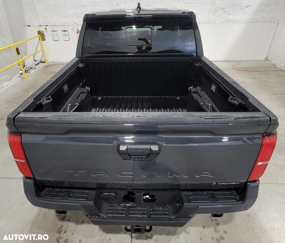 Toyota Tacoma - 4