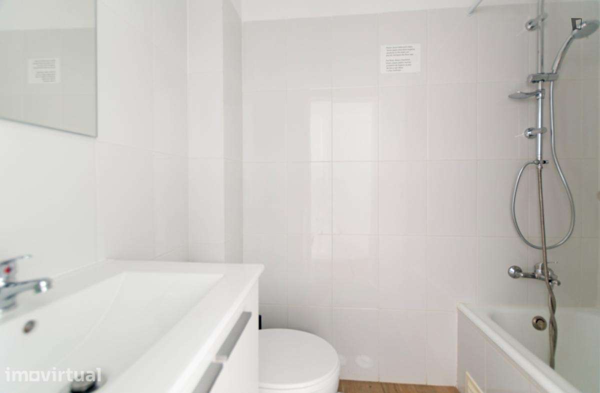 Quarto - localizado em Campolide Lisbon - Grande imagem: 5/24