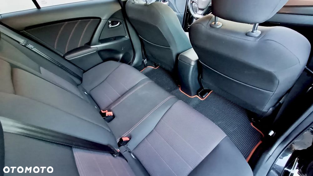 Toyota Avensis 1.8 Premium - 21