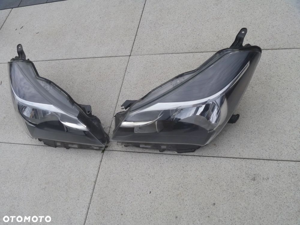 TOYOTA YARIS III LIFT 2015 LAMPA PRAWA LEWA ORYGINAŁ - 2
