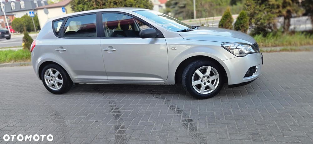 Kia Ceed 1.4 CVVT Dream-Team Edition - 18