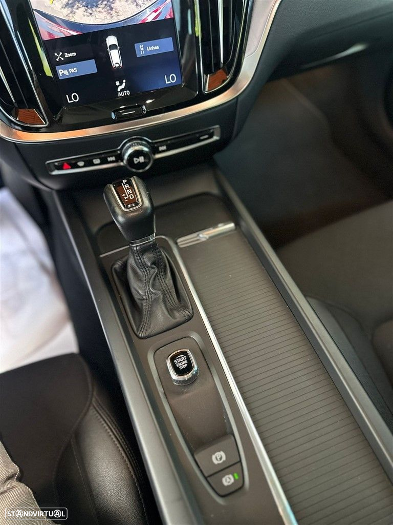 Volvo V60 2.0 D3 Momentum Geartronic - 15